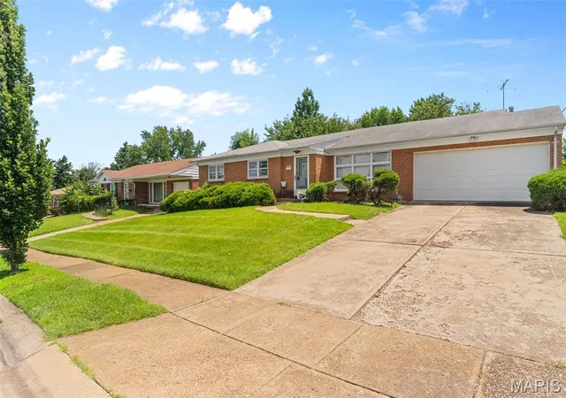 Homes for sale in University City, MO | 7958 Glenside Pl, University City, MO 63130 | MLS# MIS25075816