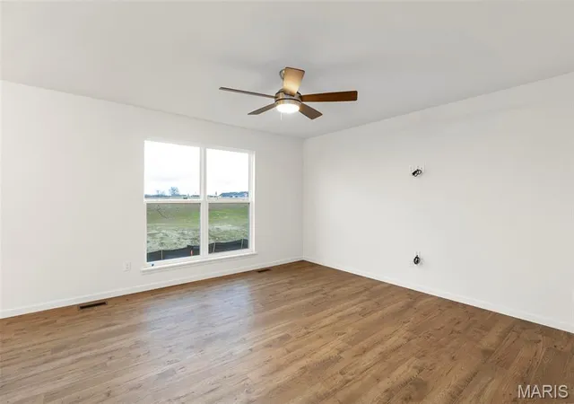 Photo 4 of Single family home for sale at 12240 Louiselle Park Dr, Maryland Heights, MO 63146 | MLS# MIS25076410 | Listing updated on 2026-05-08