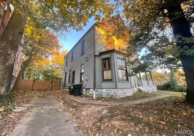 Photo 2 of Single family home for sale at 1524 Mccausland Ave, Saint Louis, MO 63117 | MLS# MIS25076540 | Listing updated on 2025-11-14