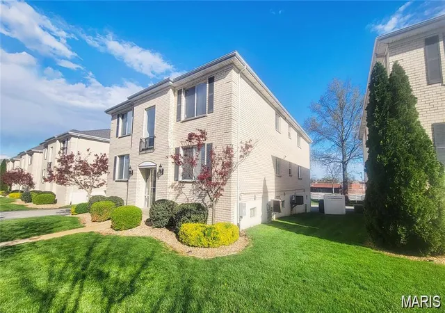 Photo 2 of Sale Pending at 12586 Chardin Pl #4, Saint Louis, MO 63128 | MLS# MIS25076770 | Listing updated on 2026-09-25