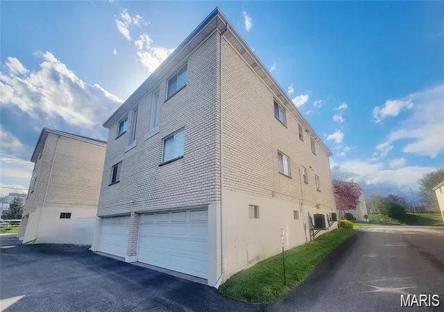 Listing Photo 4 - Condo for sale in building located at 12586 Chardin Pl, St. Louis, MO 63128 - Unit #4