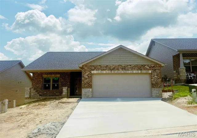 Homes for sale in Caseyville, IL | 8084 Villa Valley, Caseyville, IL 62232 | MLS# MIS25076921