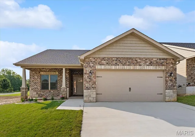 Photo 1 of Single family home for sale at 8084 Villa Valley, Caseyville, IL 62232 | MLS# MIS25076921 | Listing updated on 2026-08-28
