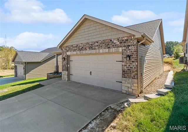 Photo 2 of Single family home for sale at 8084 Villa Valley, Caseyville, IL 62232 | MLS# MIS25076921 | Listing updated on 2026-10-22