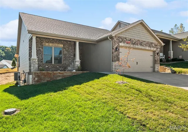 Photo 3 of Single family home for sale at 8084 Villa Valley, Caseyville, IL 62232 | MLS# MIS25076921 | Listing updated on 2026-10-22