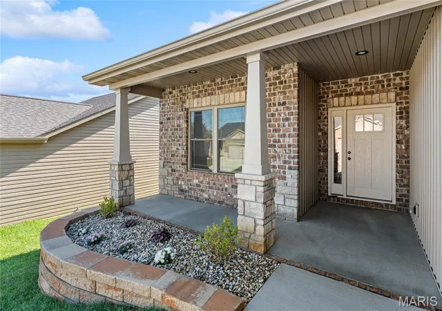 Photo 3 of Single family home for sale at 8084 Villa Valley, Caseyville, IL 62232 | MLS# MIS25076921 | Listing updated on 2026-10-22