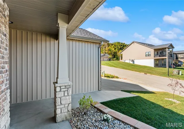 Photo 4 of Single family home for sale at 8084 Villa Valley, Caseyville, IL 62232 | MLS# MIS25076921 | Listing updated on 2026-10-22