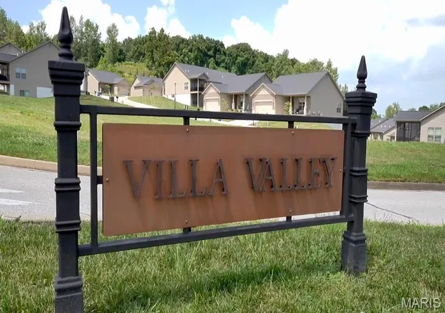 Homes for sale in Caseyville, IL | 8086 Villa Valley, Caseyville, IL 62232 | MLS# MIS25077045