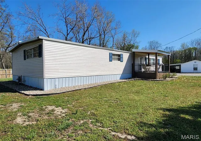 Photo 2 of Manufactured home for sale at 1106 Harrison Ave, Sandoval, IL 62882 | MLS# MIS25078025 | Listing updated on 2026-08-31