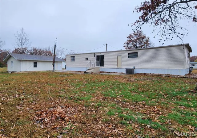 Photo 4 of Manufactured home for sale at 1106 Harrison Ave, Sandoval, IL 62882 | MLS# MIS25078025 | Listing updated on 2026-08-31