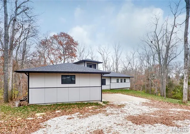 Photo 2 of Single Family Residence at 14844 Ralls Dr, Troy, MO 63379 | MLS# MIS25078504 |  | Sold on 2026-01-30