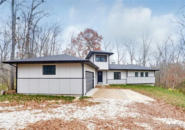 Photo 3 of Single Family Residence at 14844 Ralls Dr, Troy, MO 63379 | MLS# MIS25078504 |  | Sold on 2026-01-30