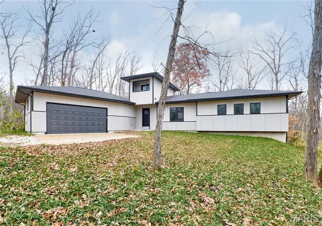 Photo 4 of Single Family Residence at 14844 Ralls Dr, Troy, MO 63379 | MLS# MIS25078504 |  | Sold on 2026-01-30