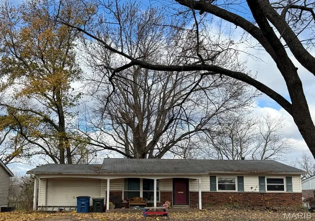 Photo 1 of Single family home for sale at 5301 Ville Cecelia Ln, Hazelwood, MO 63042 | MLS# MIS25078715 | Listing updated on 2026-08-20