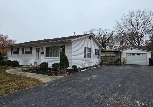 Photo 2 of Sale Pending at 18 Jennine Dr, Belleville, IL 62226 | MLS# MIS25078965 | Listing updated on 2026-02-10