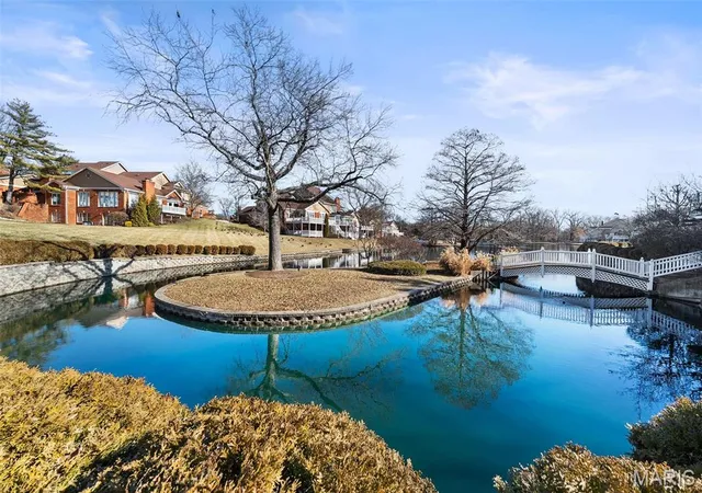 Homes for sale in Creve Coeur, MO | 260 Carlyle Lake Dr, Creve Coeur, MO 63141 | MLS# MIS25079574