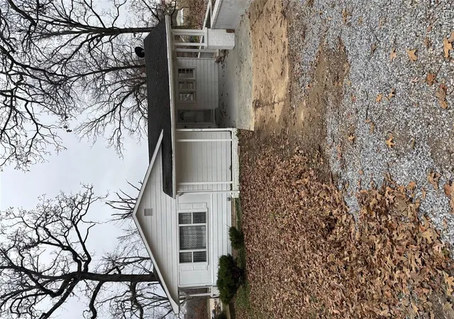 Photo 2 of Single family home for sale at 816 Kendall Ave, Poplar Bluff, MO 63901 | MLS# MIS25079583 | Listing updated on 2026-10-01