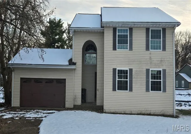 Single Family Residence at 14 Bayside Ct, Lake Saint Louis, MO 63367 | MLS# MIS25079705 |  | Sold on 2026-02-13