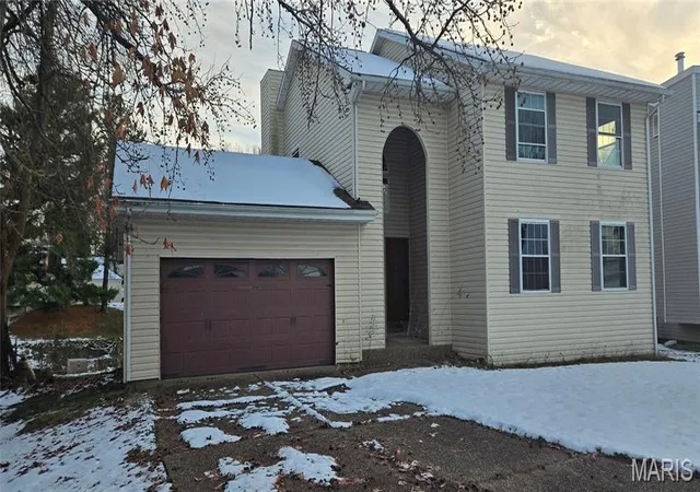 Photo 2 of Single Family Residence at 14 Bayside Ct, Lake Saint Louis, MO 63367 | MLS# MIS25079705 |  | Sold on 2026-02-13