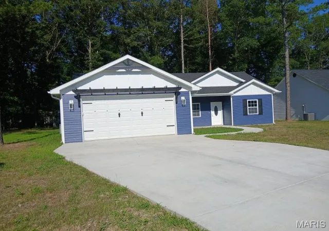 Photo 2 of Single family home for sale at 233 Ruth Harris Ln, Poplar Bluff, MO 63901 | MLS# MIS25079915 | Listing updated on 2026-09-13