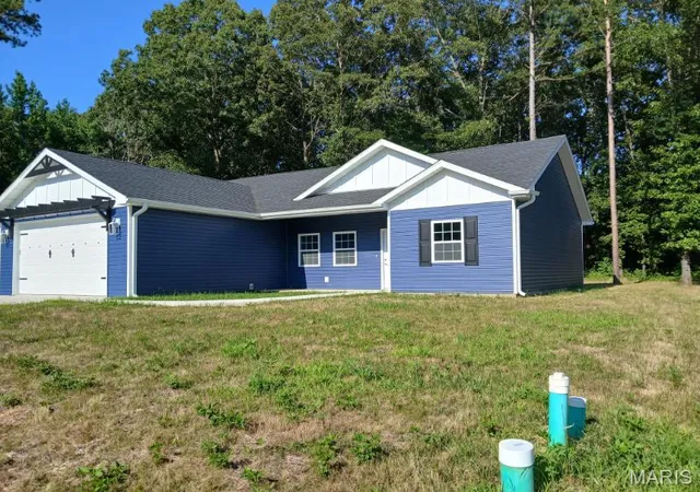 Photo 3 of Single family home for sale at 233 Ruth Harris Ln, Poplar Bluff, MO 63901 | MLS# MIS25079915 | Listing updated on 2026-09-13