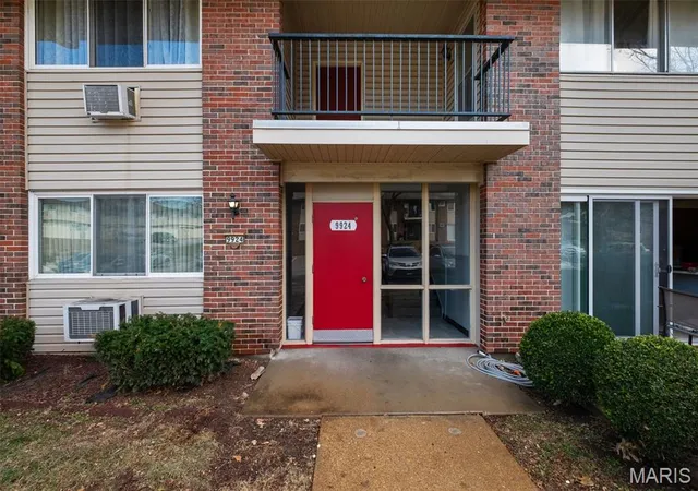 Photo 1 of Condo for sale at 9924 Bunker Hill Dr #G, Saint Louis, MO 63123 | MLS# MIS25079929 | Listing updated on 2026-10-02