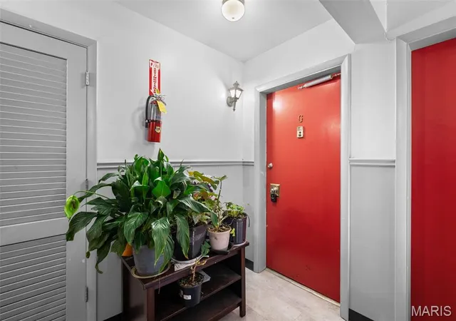 Photo 3 of Condo for sale at 9924 Bunker Hill Dr #G, Saint Louis, MO 63123 | MLS# MIS25079929 | Listing updated on 2026-10-02