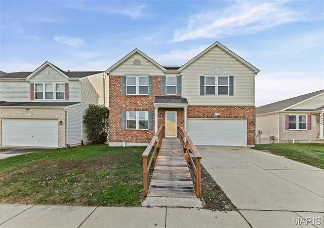 Photo 2 of Single family home for sale at 2528 Commons Pkwy, Belleville, IL 62221 | MLS# MIS25079951 | Listing updated on 2026-10-08
