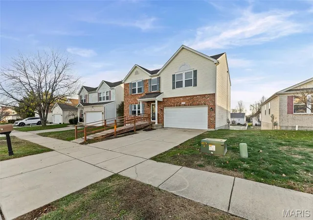 Photo 3 of Single family home for sale at 2528 Commons Pkwy, Belleville, IL 62221 | MLS# MIS25079951 | Listing updated on 2026-10-08