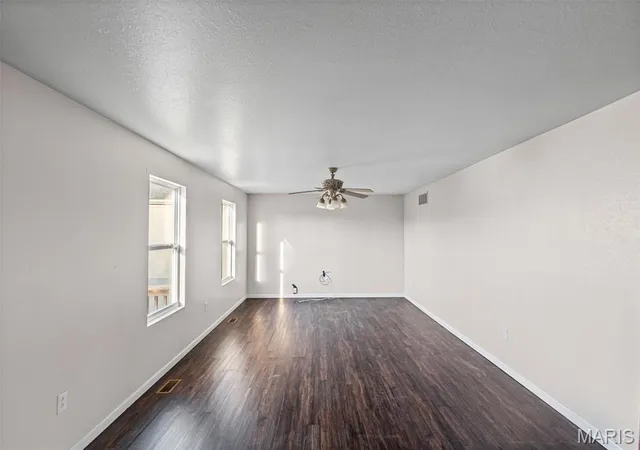Photo 4 of Single family home for sale at 2528 Commons Pkwy, Belleville, IL 62221 | MLS# MIS25079951 | Listing updated on 2026-10-08