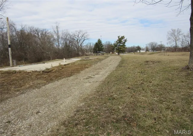 Homes for sale in Jerseyville, IL | 17039 Hillside Ln, Jerseyville, IL 62052 | MLS# MIS25080032