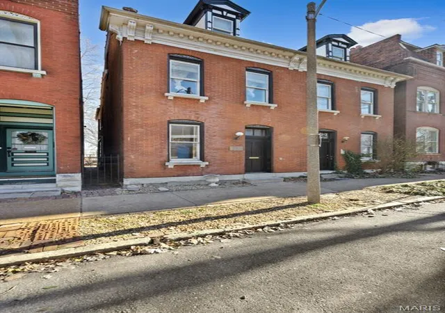 1st image of 2320 S 9th St, Saint Louis, MO 63104 | MLS# MIS25080392
