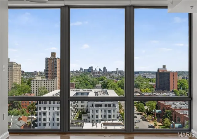 Listing Photo 5 - Condo for sale in building located at 4909 Laclede Ave, St. Louis, MO 63108 - Unit #1404