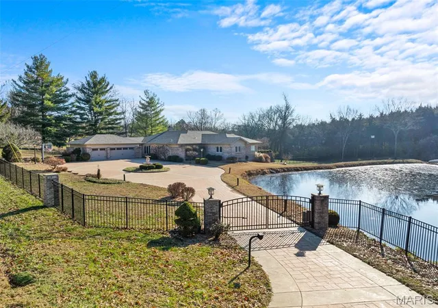 1st image of 6414 Country Club Rd, Washington, MO 63090 | MLS# MIS25080491