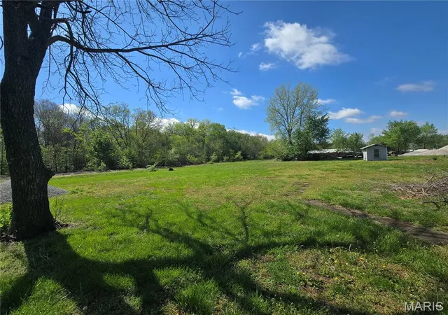 Homes for sale in Coffeen, IL | 102 W 3Rd St, Coffeen, IL 62017 | MLS# MIS25081319