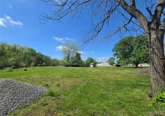 Homes for sale in Coffeen, IL | 102 W 3Rd St, Coffeen, IL 62017 | MLS# MIS25081319