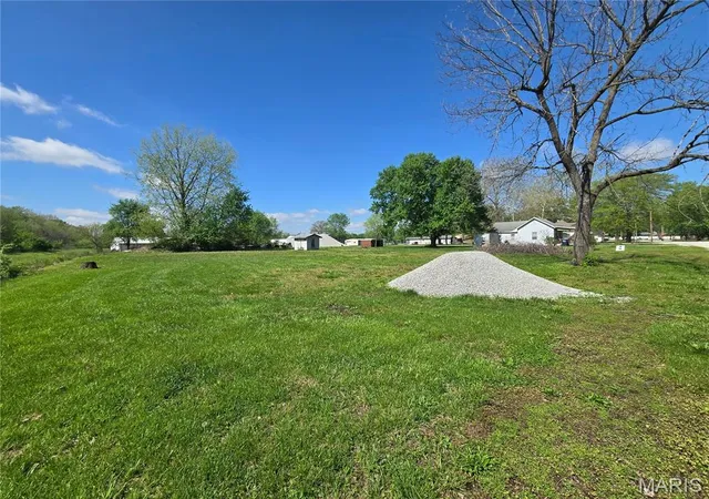 Homes for sale in Coffeen, IL | 102 W 3Rd St, Coffeen, IL 62017 | MLS# MIS25081319