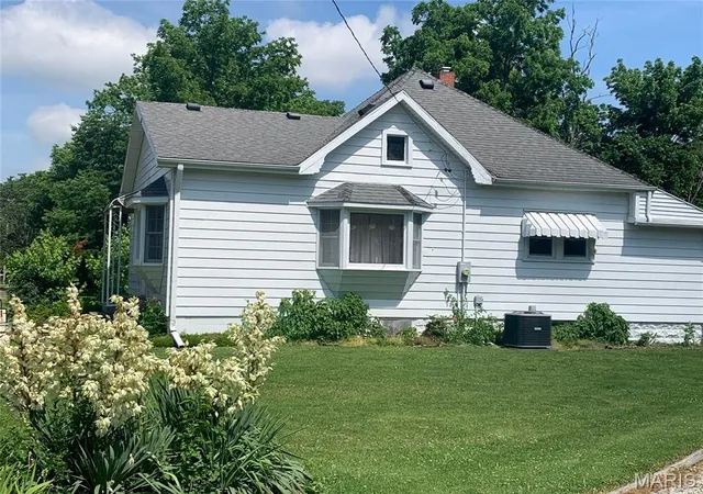 Homes for sale in Witt, IL | 638 E Ford Ave, Witt, IL 62094 | MLS# MIS25081478
