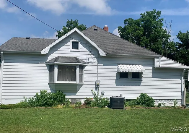 Homes for sale in Witt, IL | 638 E Ford Ave, Witt, IL 62094 | MLS# MIS25081478