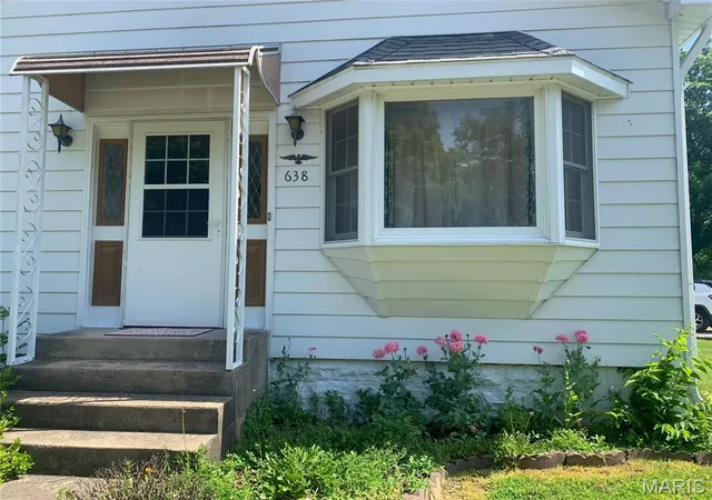Homes for sale in Witt, IL | 638 E Ford Ave, Witt, IL 62094 | MLS# MIS25081478