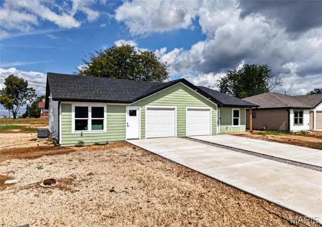 Photo 2 of Multi family home for sale at 101 105 Conner Dr #Lot 1, Lebanon, MO 65536 | MLS# MIS25081628 | Listing updated on 2026-09-29