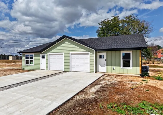 Photo 3 of Multi family home for sale at 101 105 Conner Dr #Lot 1, Lebanon, MO 65536 | MLS# MIS25081628 | Listing updated on 2026-09-29