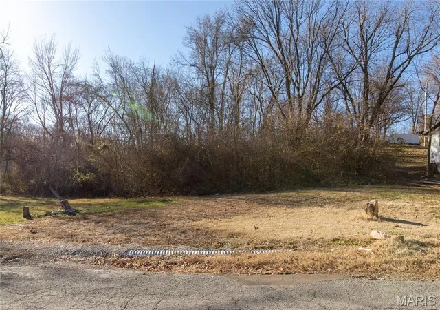 3rd image of 29 Highwood Dr, Belleville, IL 62223 | MLS# MIS25081839