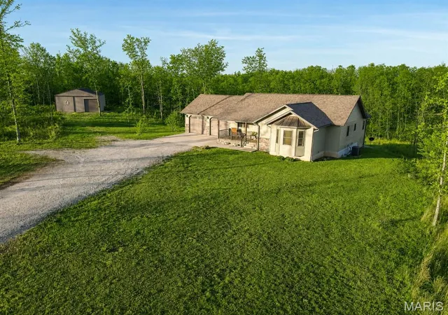 Homes for sale in Mountain View, MO | 1278 Fox Cir, Mountain View, MO 65548 | MLS# MIS25081969