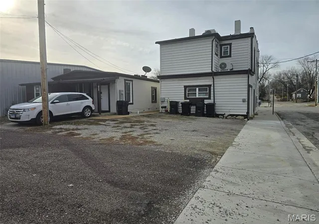 3rd image of 1223 W Main St, Belleville, IL 62220 | MLS# MIS25082009