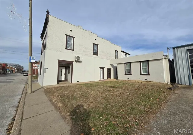 4th image of 1223 W Main St, Belleville, IL 62220 | MLS# MIS25082009