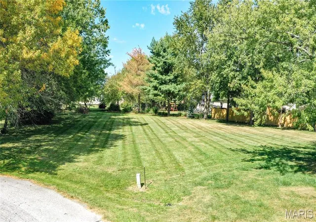 Photo 1 of Land for sale at 32 Sugarwood Ct, Jerseyville, IL 62052 | MLS# MIS25082124 | Listing updated on 2025-12-27