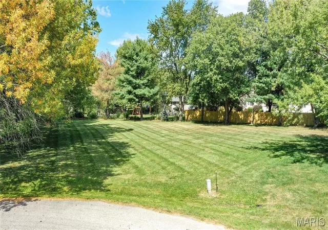Photo 2 of Land for sale at 32 Sugarwood Ct, Jerseyville, IL 62052 | MLS# MIS25082124 | Listing updated on 2025-12-27