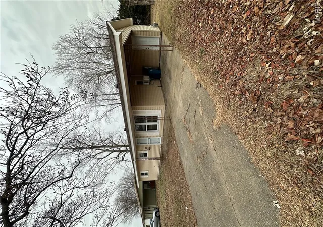 Homes for sale in Malden, MO | 1006 E Almar St, Malden, MO 63863 | MLS# MIS25082160