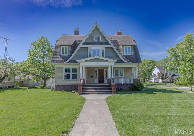 Photo 1 of Single family home for sale at 905 E 1st North St, Carlinville, IL 62626 | MLS# MIS25082437 | Listing updated on 2026-08-20